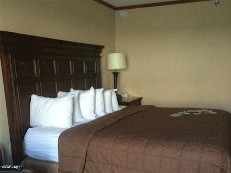 Hamilton Inn Select Beachfront Макіно-Сіті Екстер'єр фото