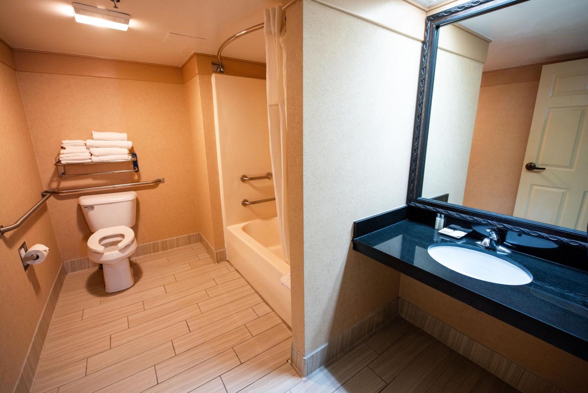 Hamilton Inn Select Beachfront Макіно-Сіті Екстер'єр фото