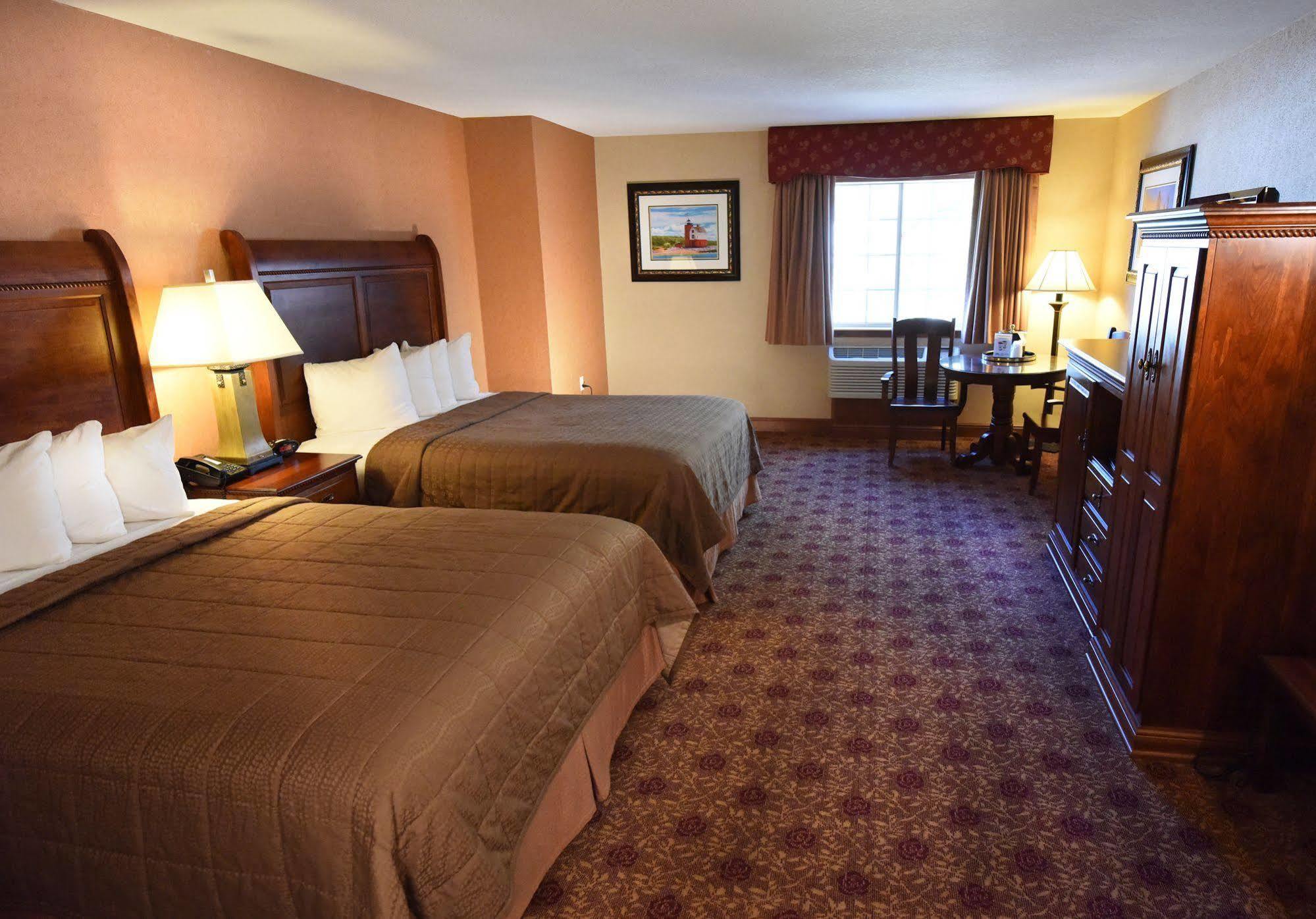 Hamilton Inn Select Beachfront Макіно-Сіті Екстер'єр фото