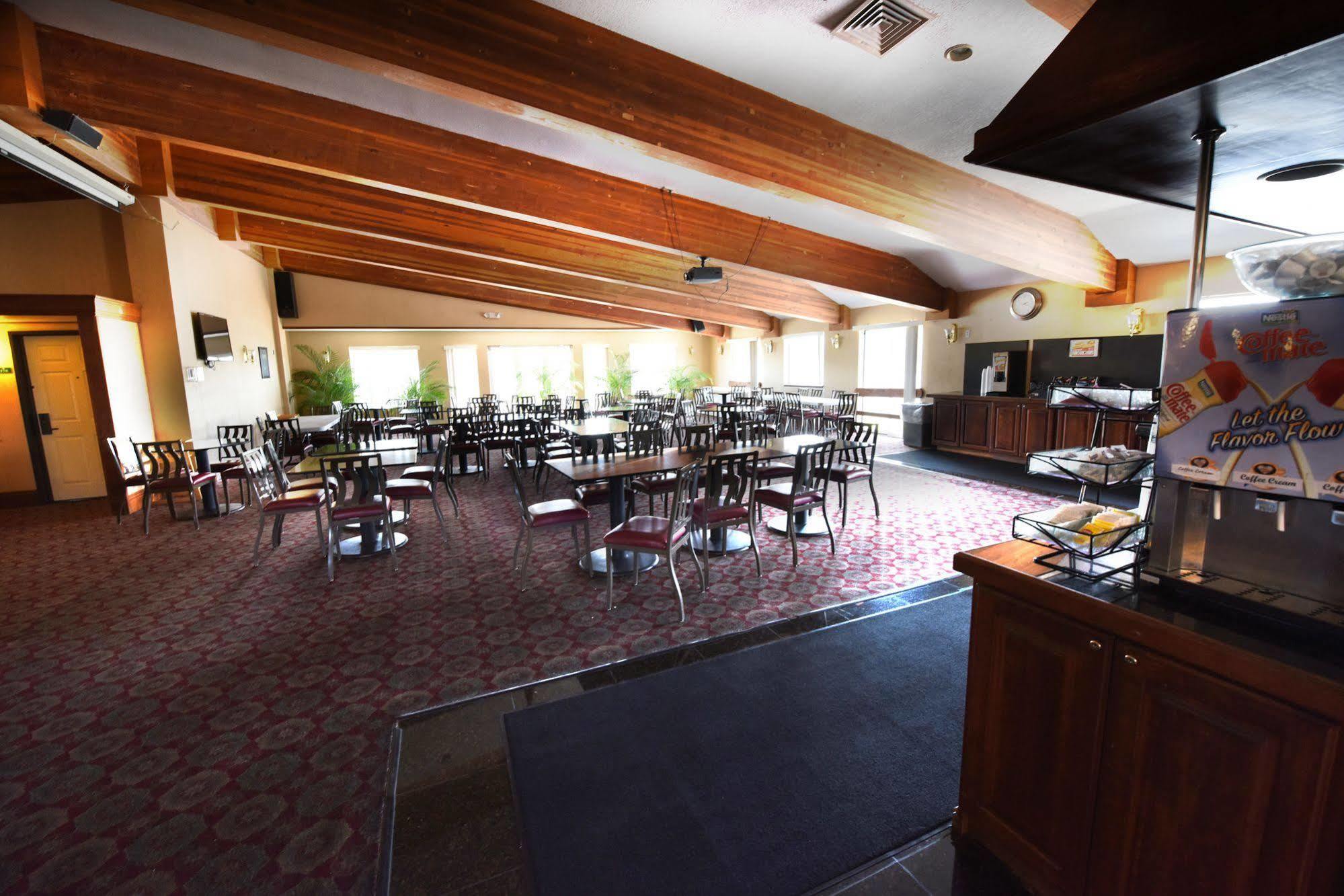 Hamilton Inn Select Beachfront Макіно-Сіті Екстер'єр фото