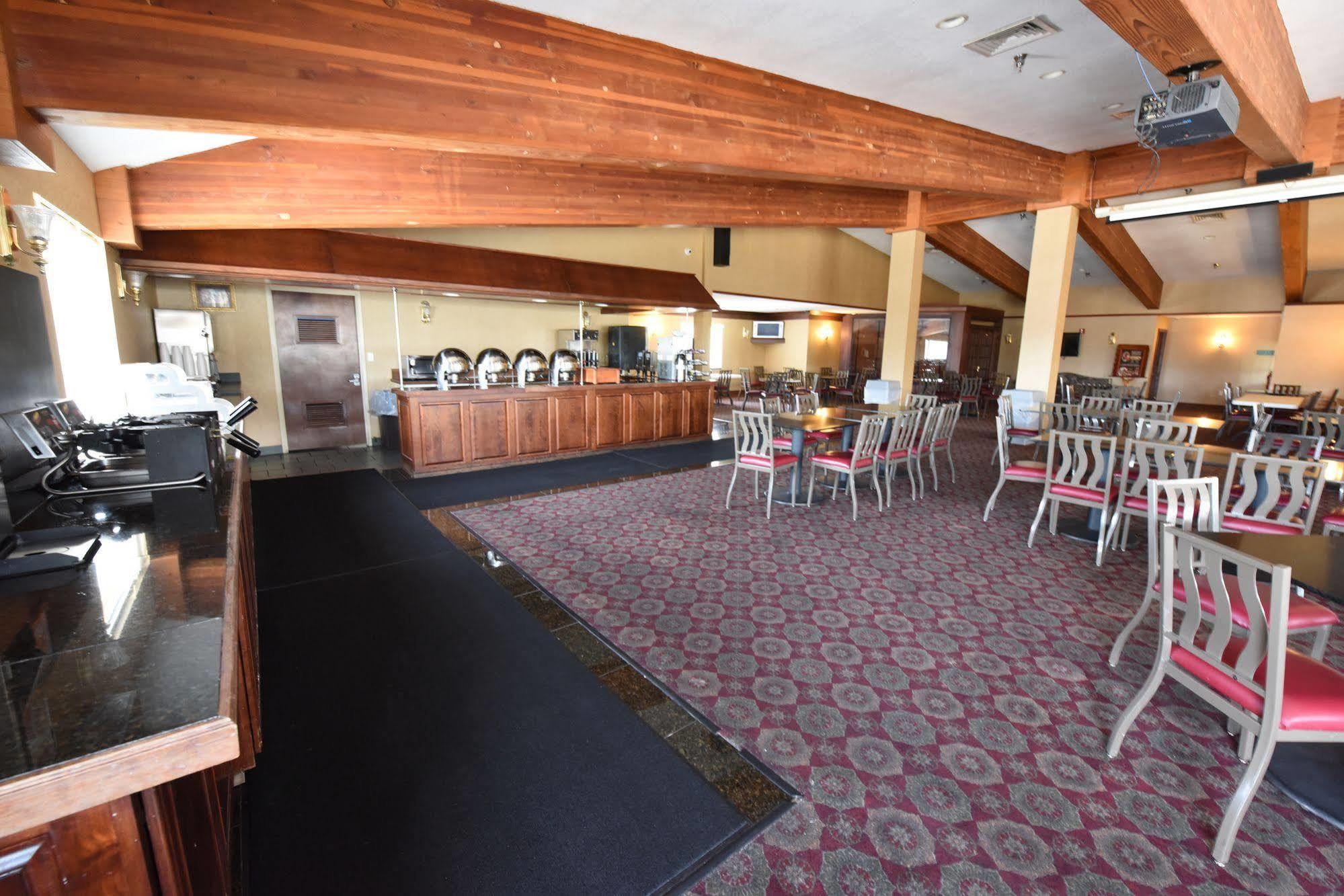 Hamilton Inn Select Beachfront Макіно-Сіті Екстер'єр фото