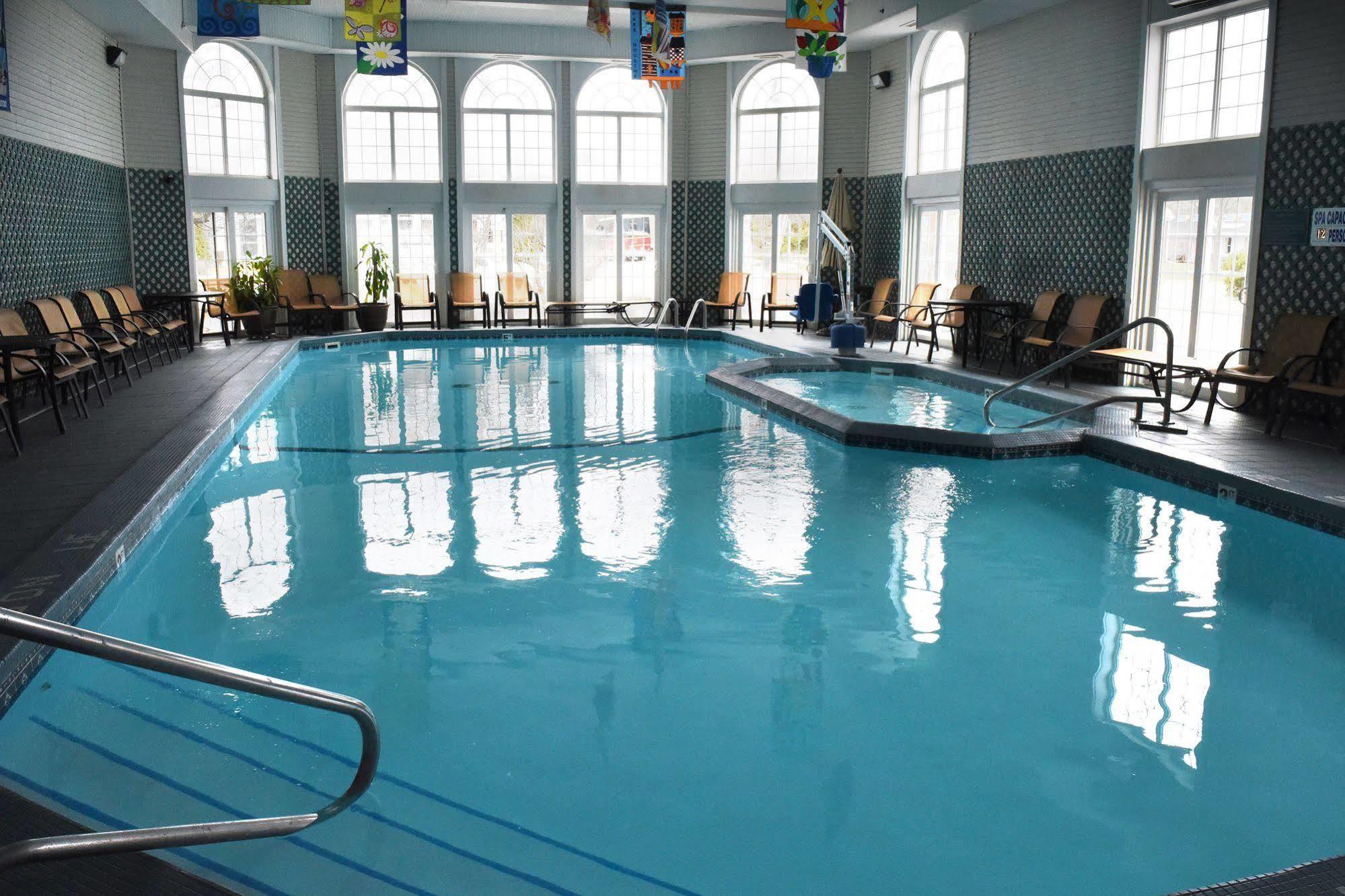 Hamilton Inn Select Beachfront Макіно-Сіті Екстер'єр фото